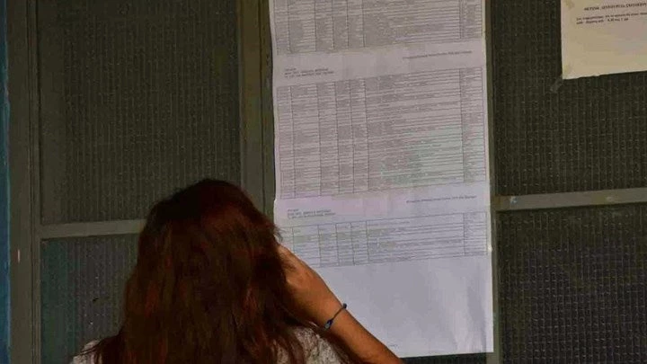 Πανελλαδικές 2018: Σε ποιες σχολές ανεβαίνουν και σε ποιες πέφτουν οι βάσεις εισαγωγής